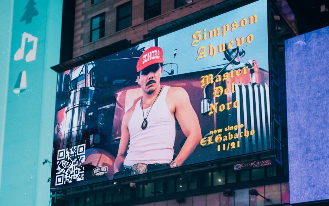 SIMPSON AHUEVO TAKES OVER TIMES SQUARE AND UNVEILS HIS NEW SONIC ERA WITH “MÁSTER DEL NORO”