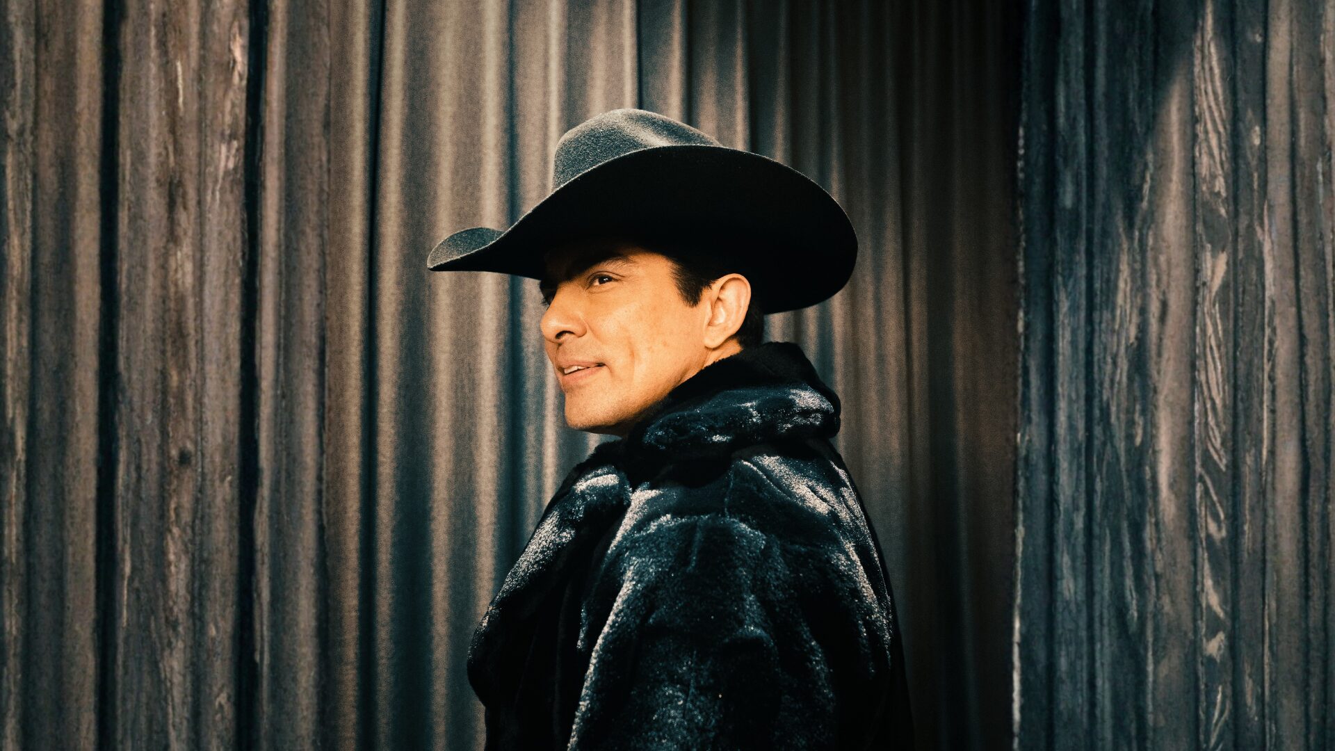 VÍCTOR GARCÍA RECLAIMS HIS ARTISTIC ESSENCE WITH “RECUERDOS DE UN AYER,” TAKING FULL ARTISTIC OWNERSHIP OF HIS SOUND AND STORY